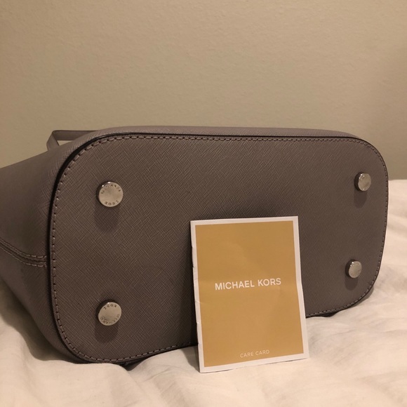 Micheal Kors jet set pocket tote-medium - Picture 3 of 6